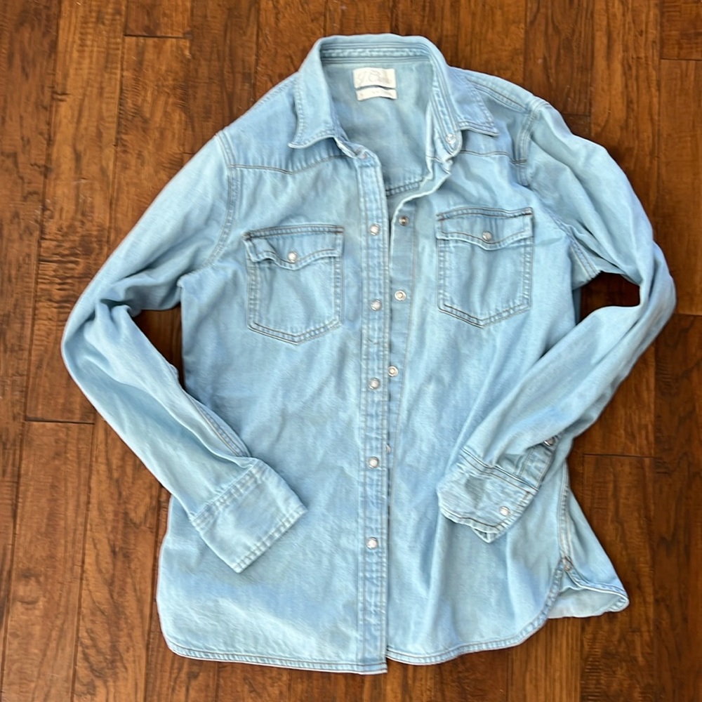 JCREW slim fit pearl snap chambray shirt